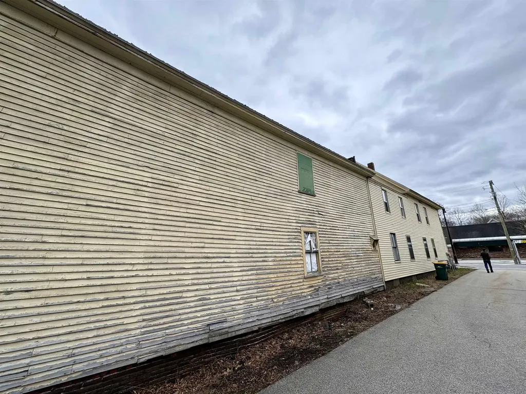 161 N Main Street Rochester NH 03867