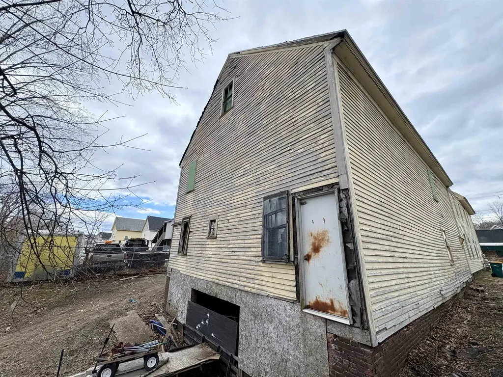 161 N Main Street Rochester NH 03867