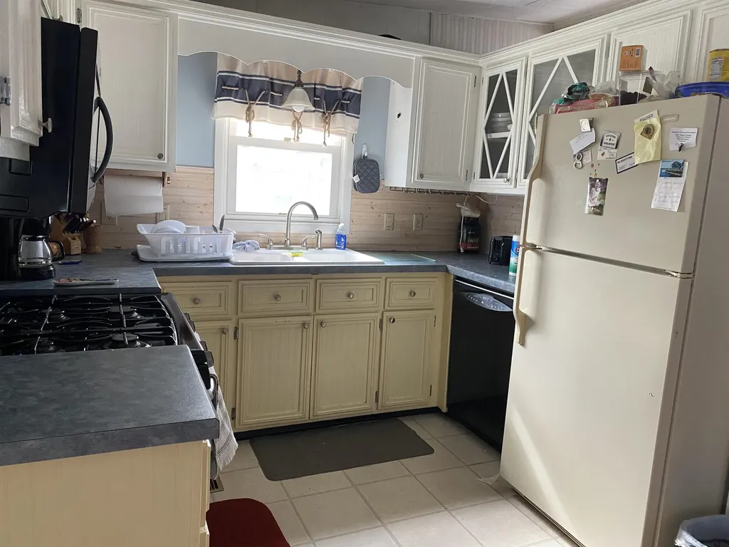 92 Scott Avenue Seabrook NH 03874