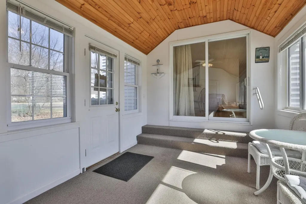 283 High Street Hampton NH 03842