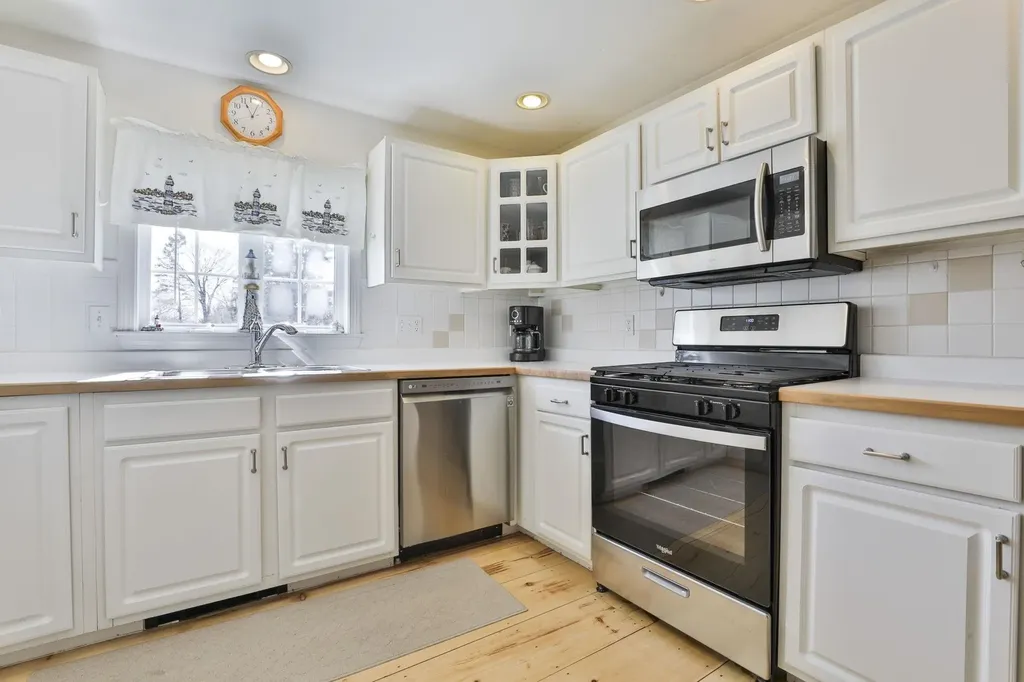 283 High Street Hampton NH 03842