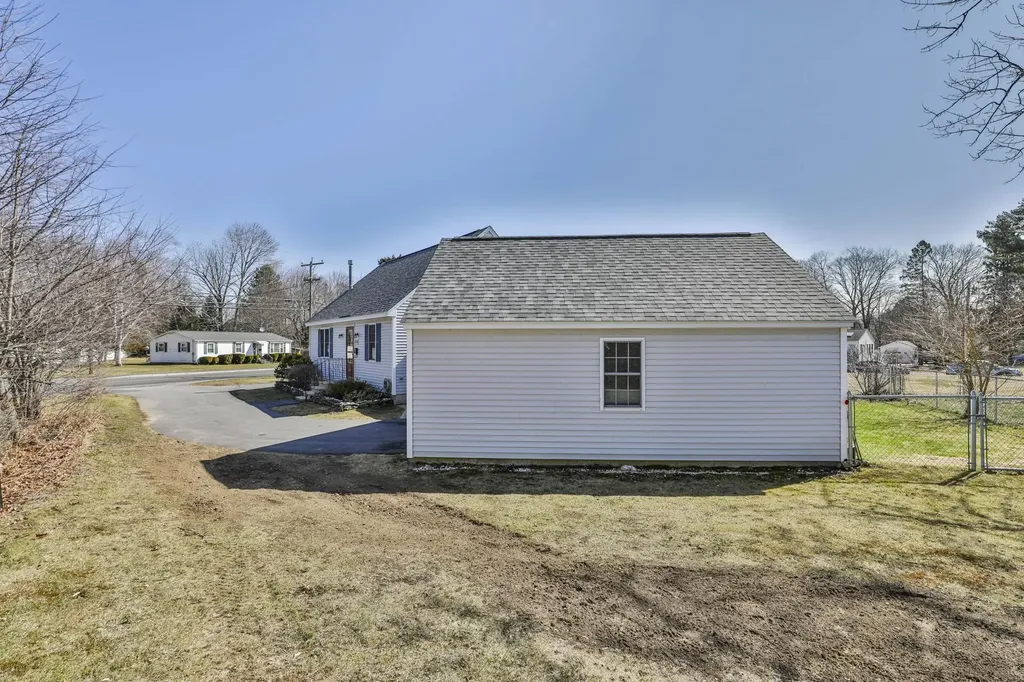 283 High Street Hampton NH 03842