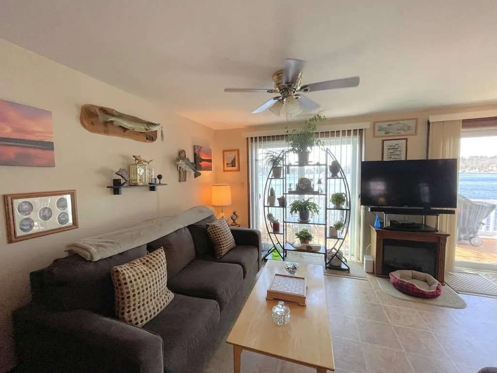 23 N Shore Road Derry NH 03038