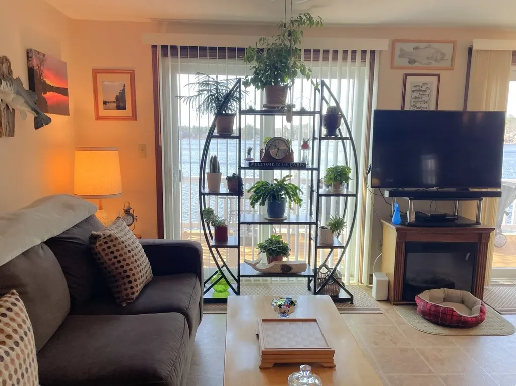 23 N Shore Road Derry NH 03038