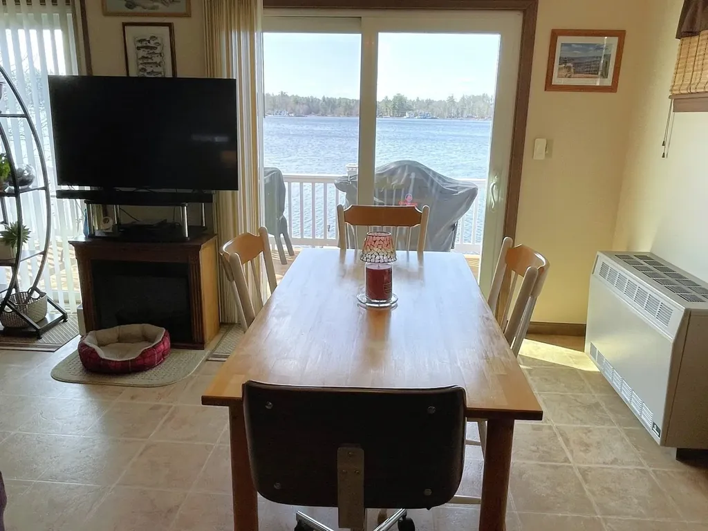 23 N Shore Road Derry NH 03038