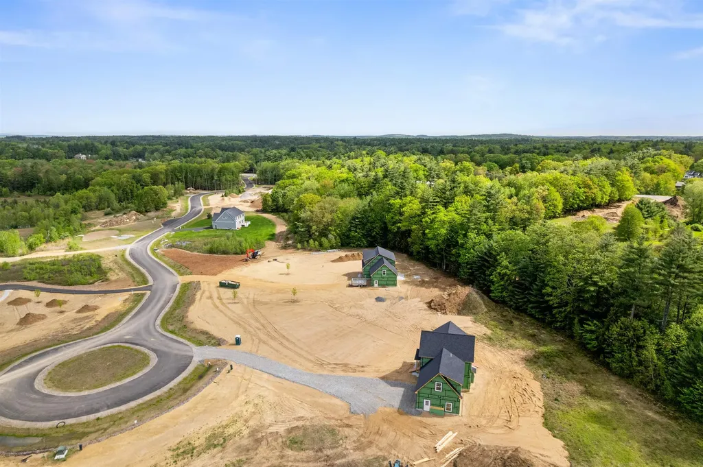 8 Stone Creek Drive Brentwood NH 03833