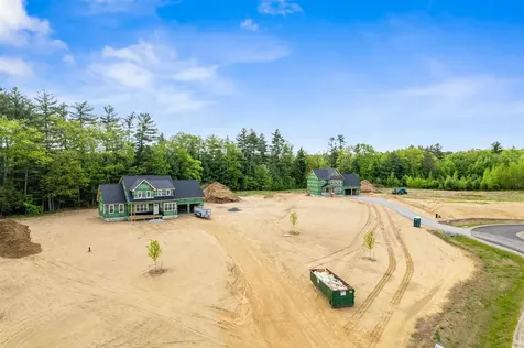 8 Stone Creek Drive Brentwood NH 03833
