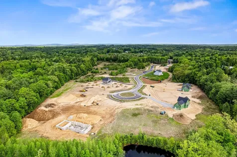 8 Stone Creek Drive Brentwood NH 03833