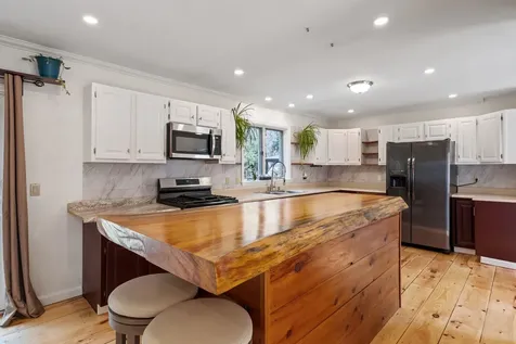 263 Colonial Drive Hartford VT 05001