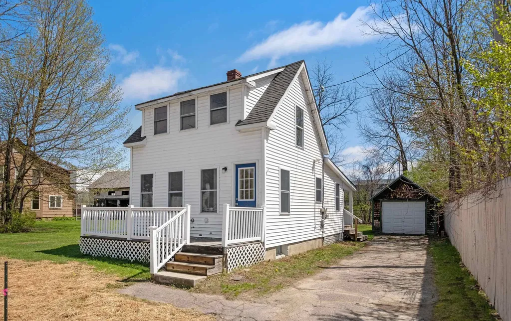 22 North River Street Holderness NH 03245