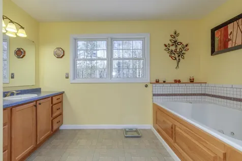 15 Frances Drive Deerfield NH 03037