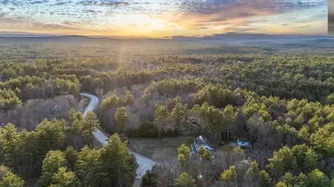 15 Frances Drive Deerfield NH 03037