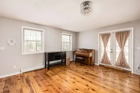 31 Depot Road Epping NH 03042