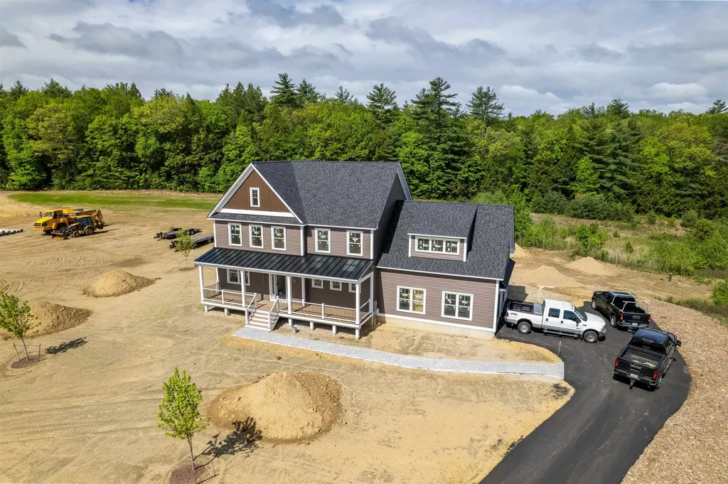 9 Stone Creek Drive Brentwood NH 03833