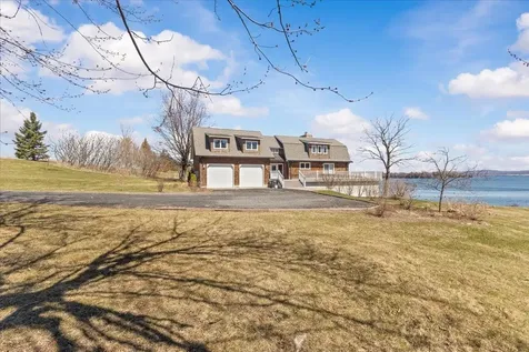 25 Pearl Bay Lane Grand Isle VT 05458