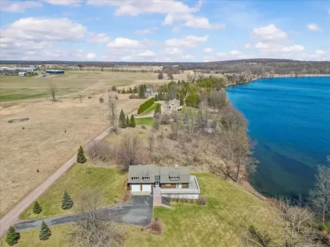 25 Pearl Bay Lane Grand Isle VT 05458