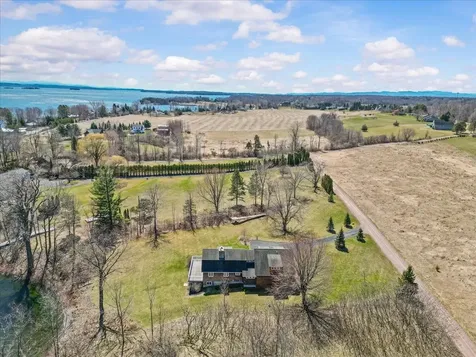 25 Pearl Bay Lane Grand Isle VT 05458