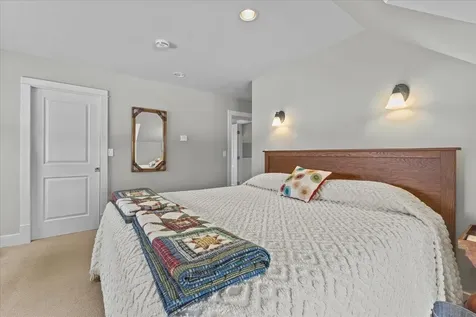 25 Pearl Bay Lane Grand Isle VT 05458