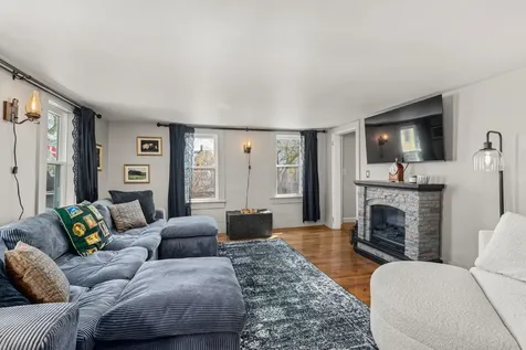 12 Hall Place Exeter NH 03833