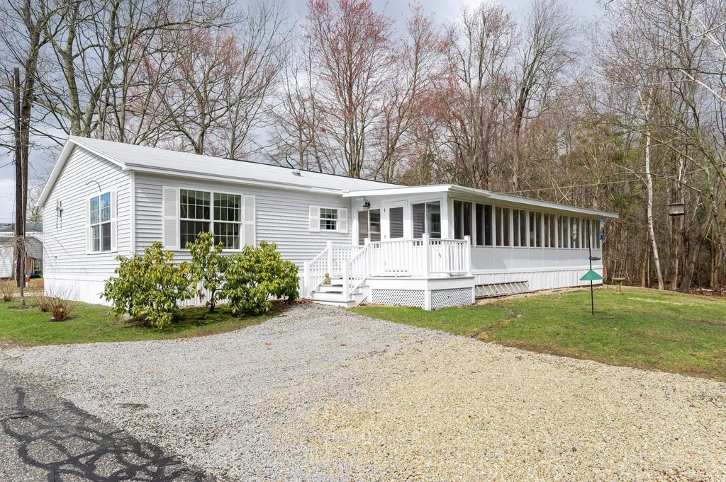 43 Hickory Avenue North Hampton NH 03862