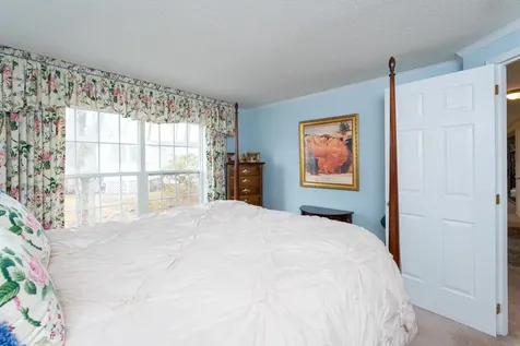 43 Hickory Avenue North Hampton NH 03862
