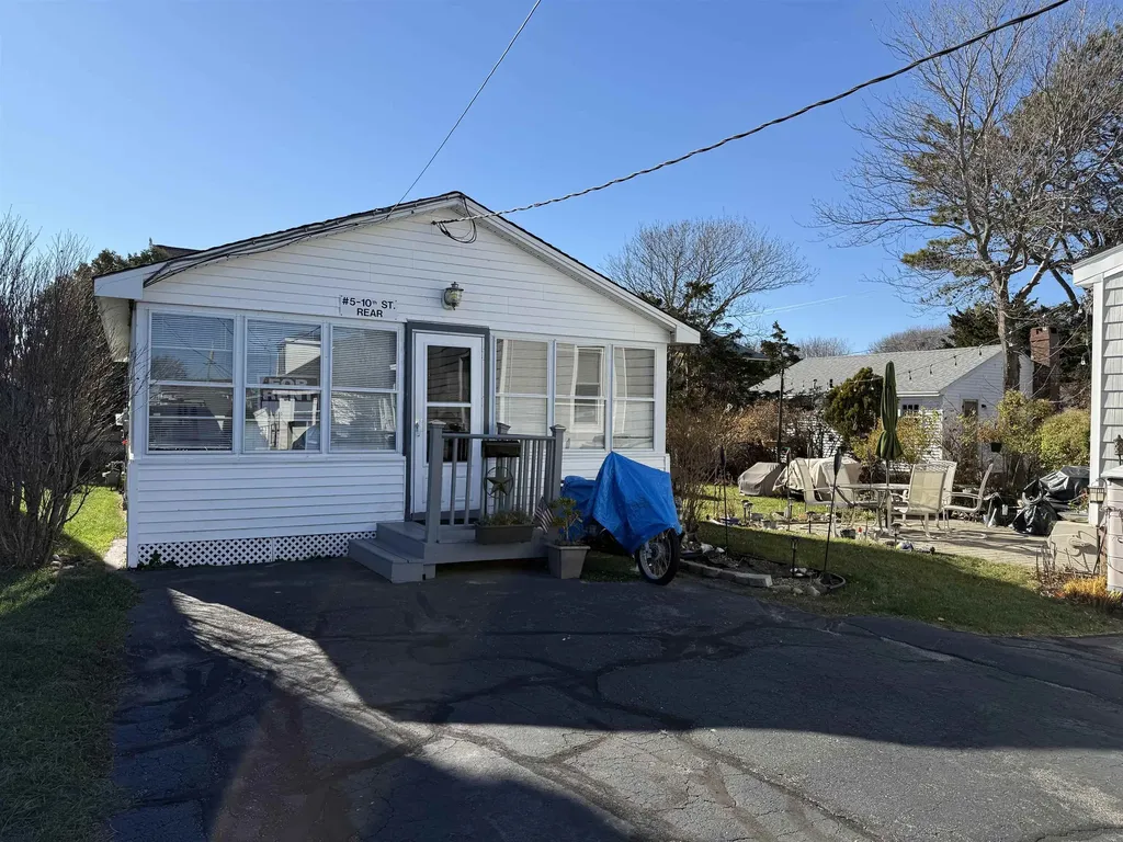 5 Tenth Street Hampton NH 03842