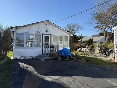 5 Tenth Street Hampton NH 03842