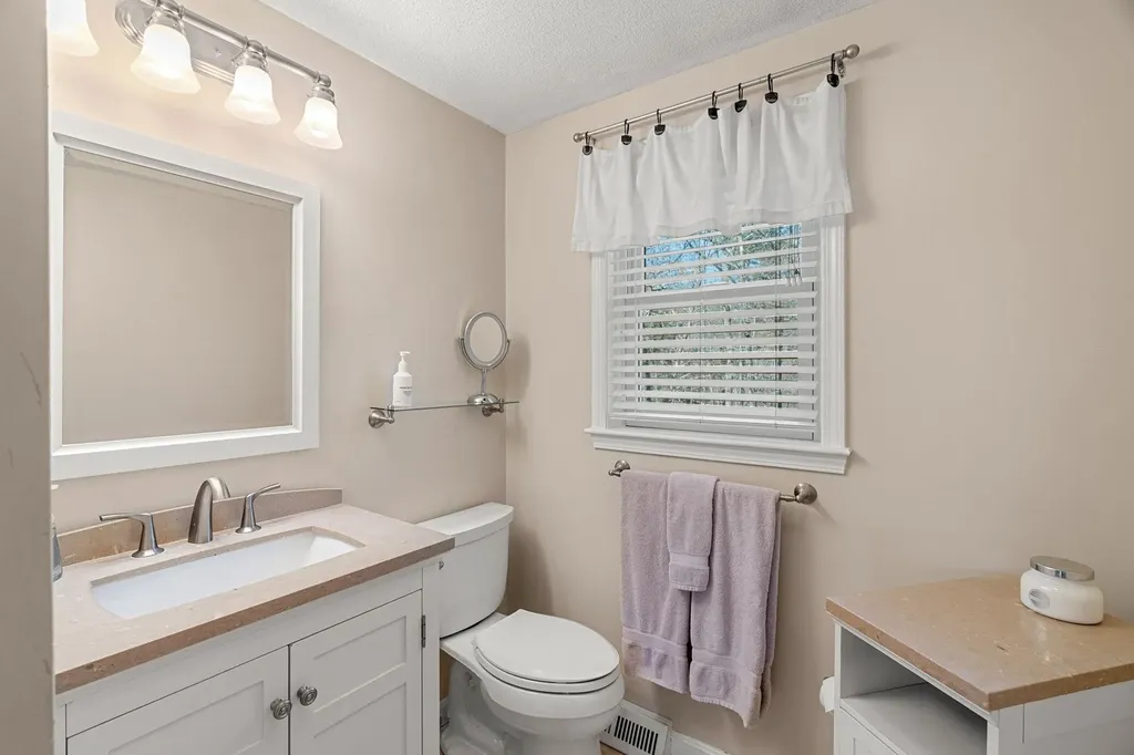 29 Greenwich Road Litchfield NH 03052