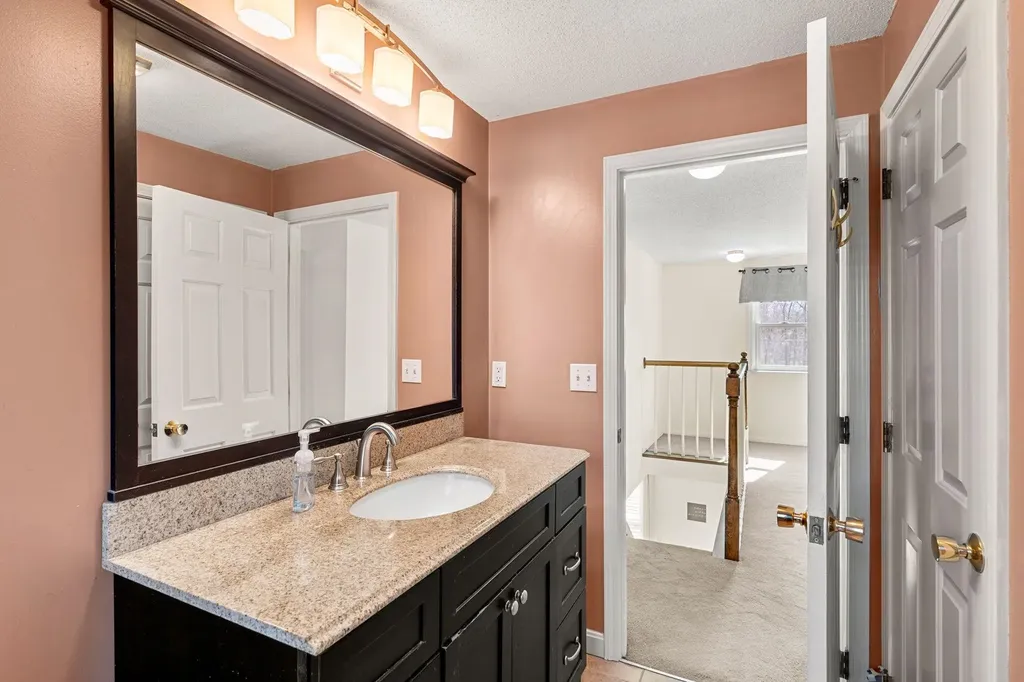 29 Greenwich Road Litchfield NH 03052