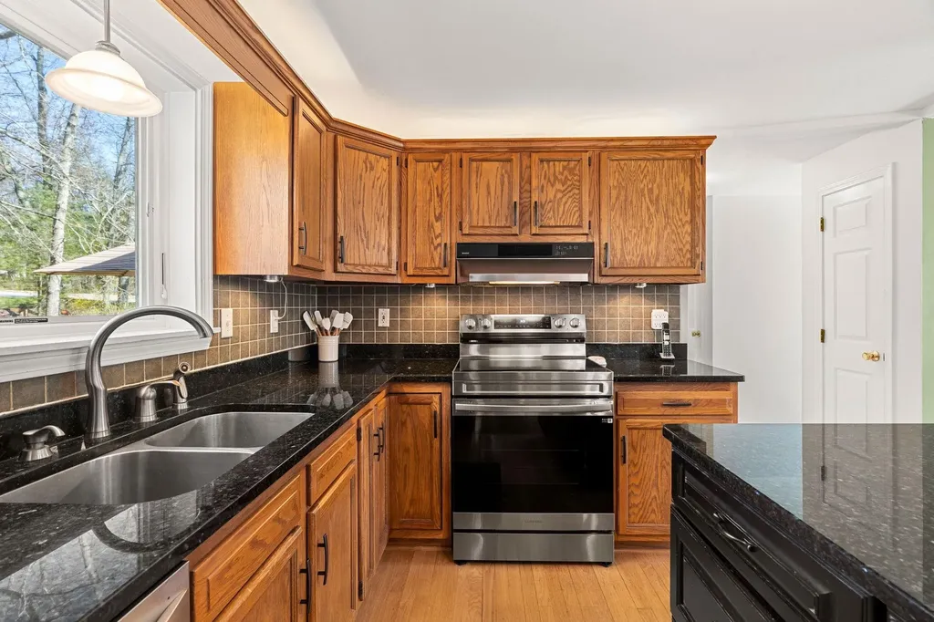 29 Greenwich Road Litchfield NH 03052