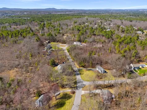 29 Greenwich Road Litchfield NH 03052