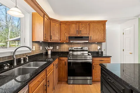 29 Greenwich Road Litchfield NH 03052