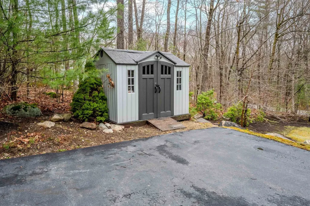 205 Black Brook Road Goffstown NH 03045