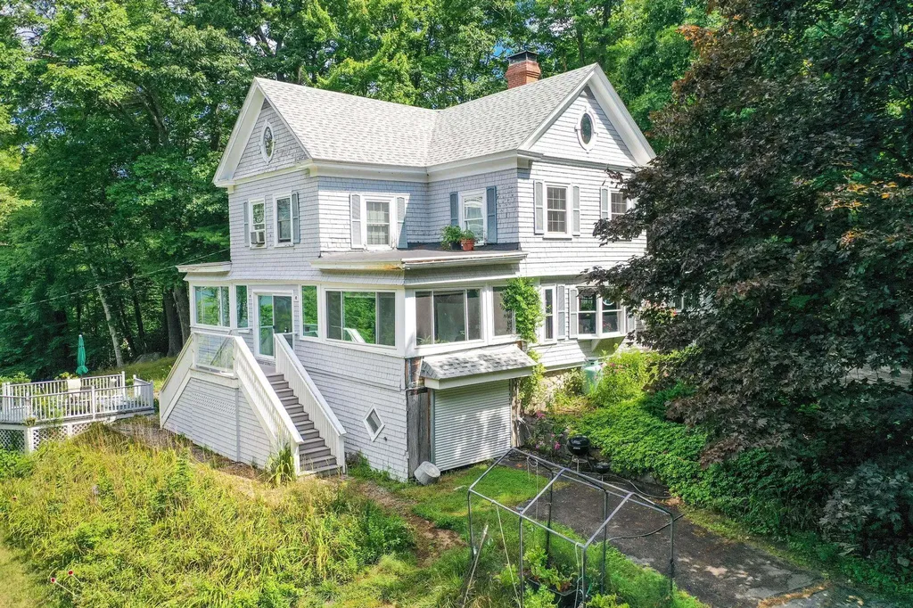22 Courtyard Circle Alton NH 03810