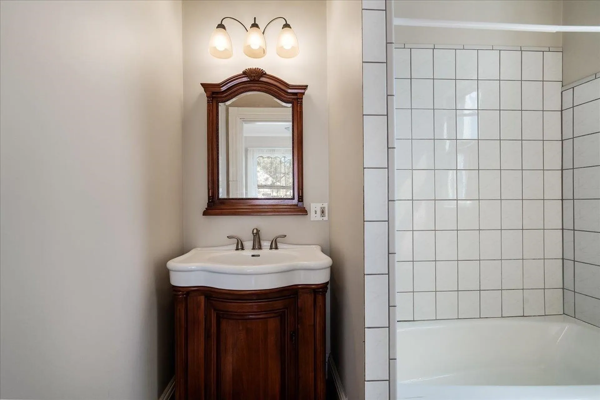 113 Bay Street Manchester NH 03104