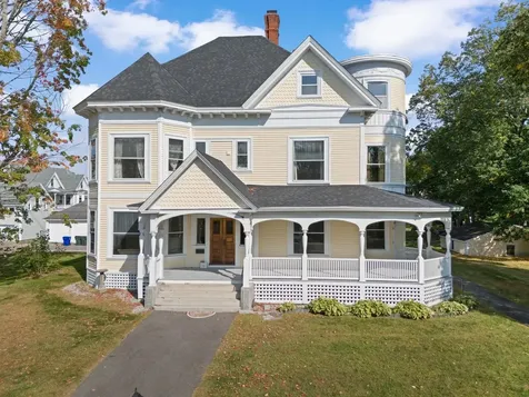 113 Bay Street Manchester NH 03104