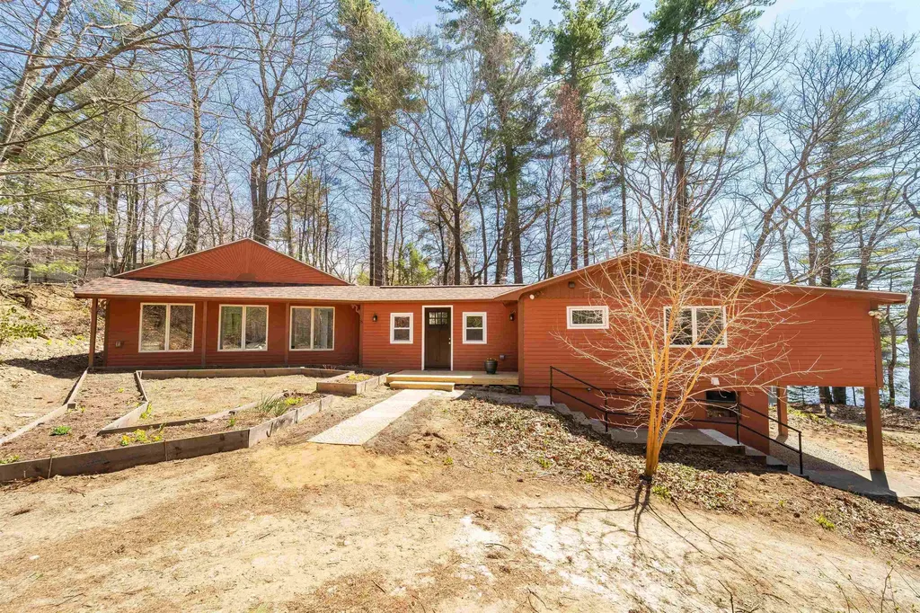 8 Seeley Street Sandown NH 03873