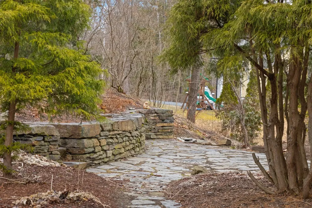 420 Dogford Road Hanover NH 03750