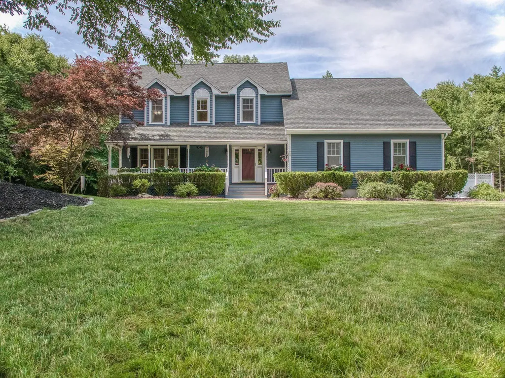 74 Deerwood Hollow Chester NH 03036