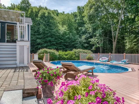 74 Deerwood Hollow Chester NH 03036