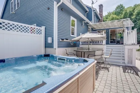 74 Deerwood Hollow Chester NH 03036