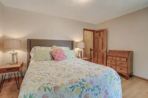 74 Deerwood Hollow Chester NH 03036
