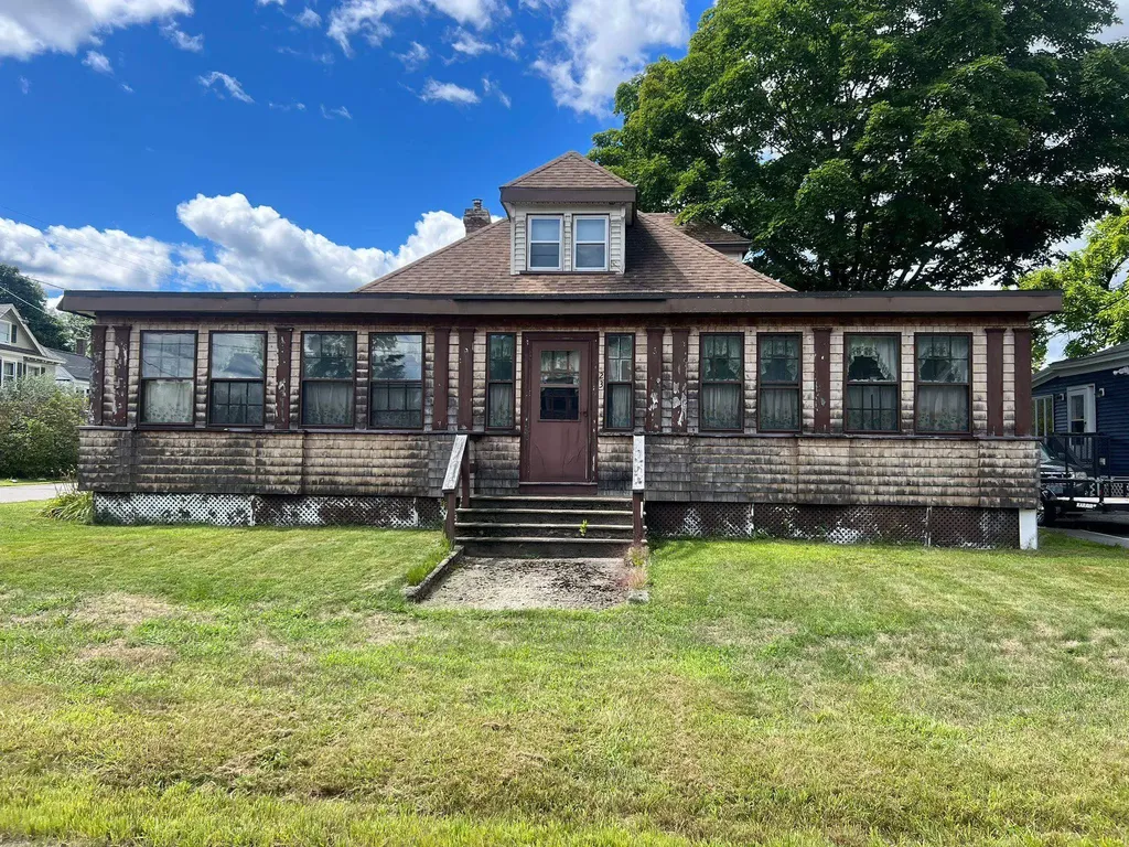 23 Oak Street Derry NH 03038