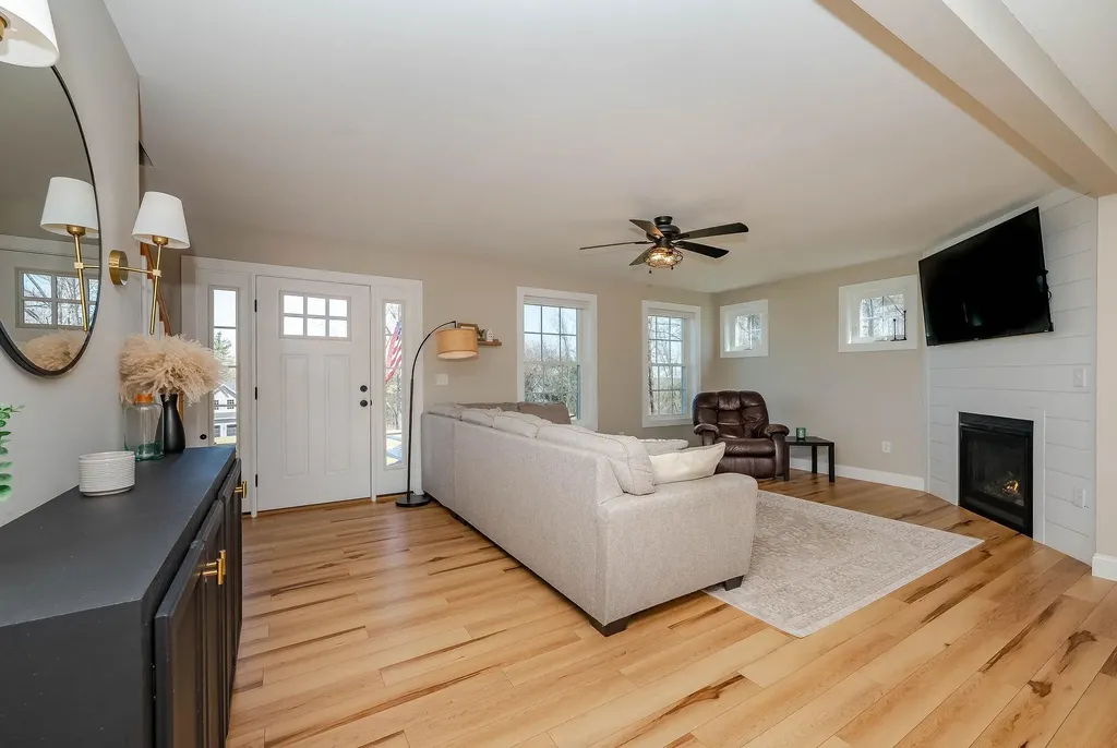 58 Richards Way Farmington NH 03835