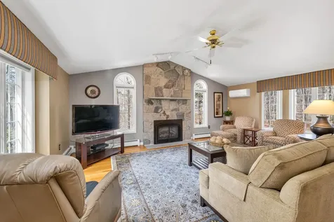 12 Autumn Street Windham NH 03087