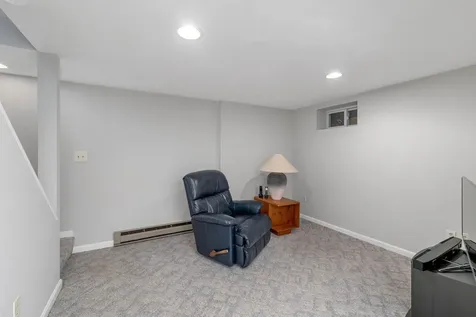 12 Autumn Street Windham NH 03087