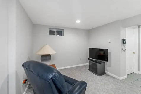 12 Autumn Street Windham NH 03087