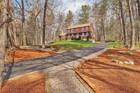 12 Autumn Street Windham NH 03087