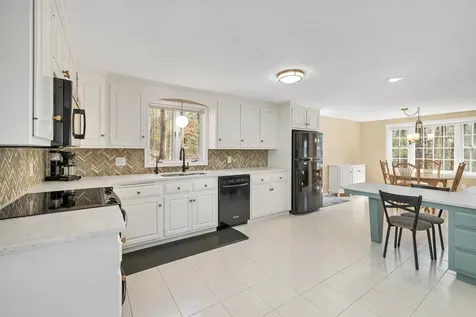 12 Autumn Street Windham NH 03087