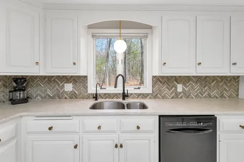 12 Autumn Street Windham NH 03087